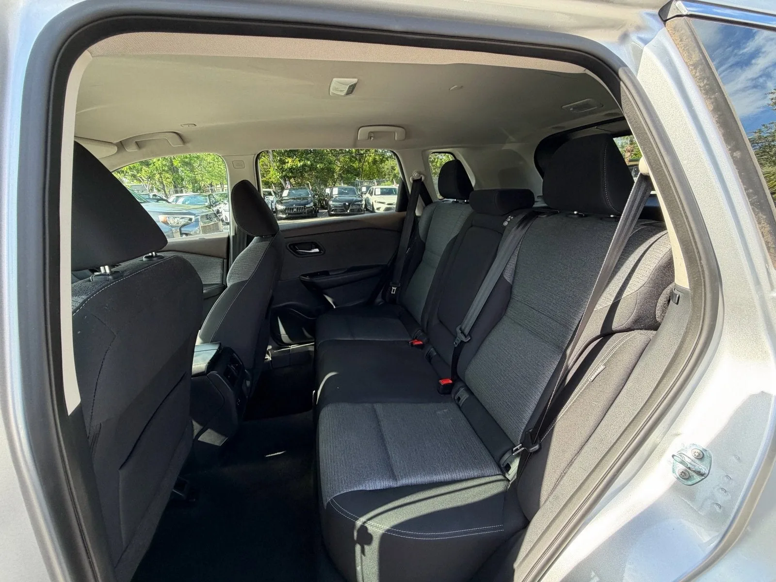 2022 Nissan Rogue SV photo 14