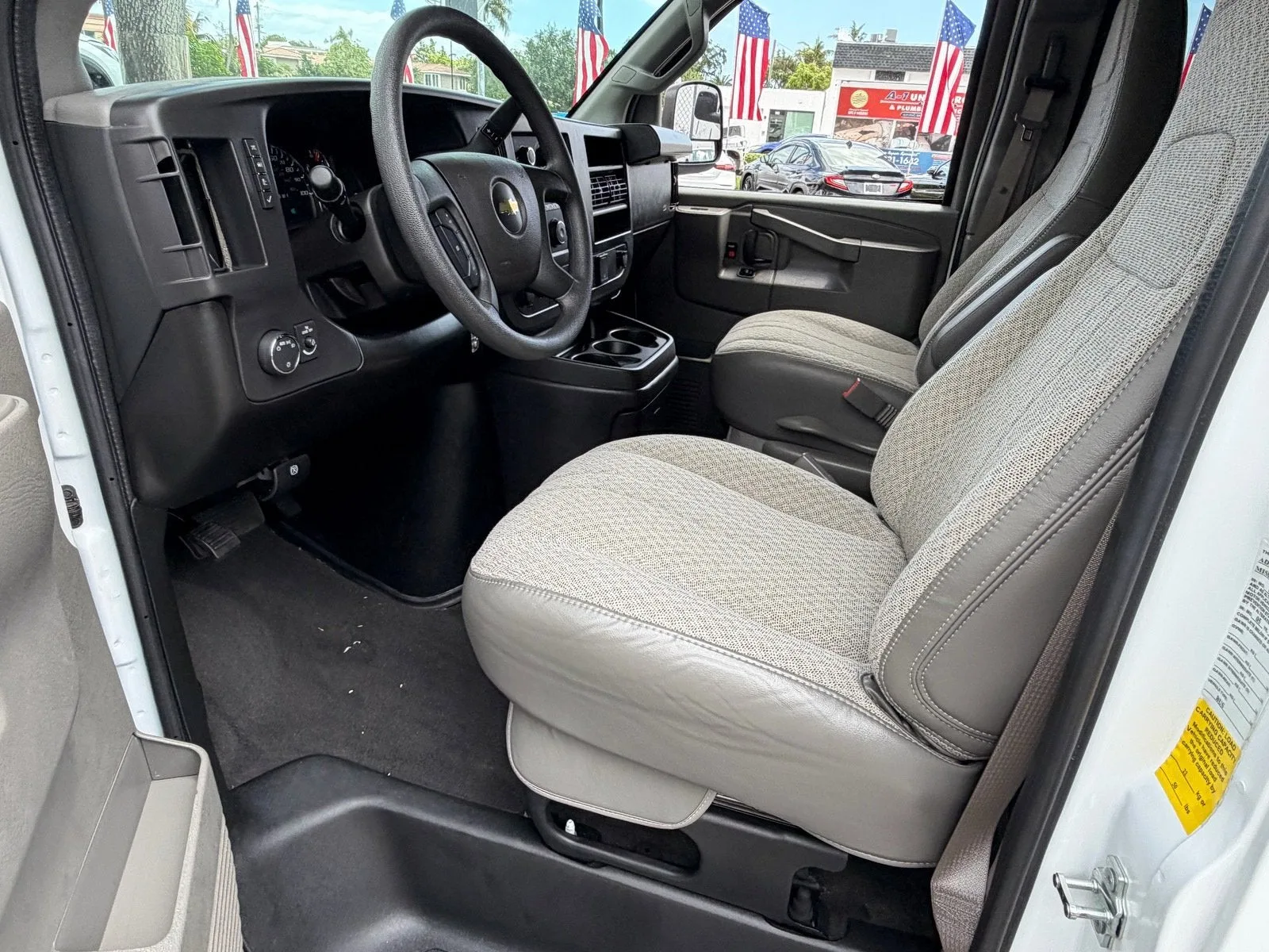 2025 Chevrolet Express Passenger LT photo 9