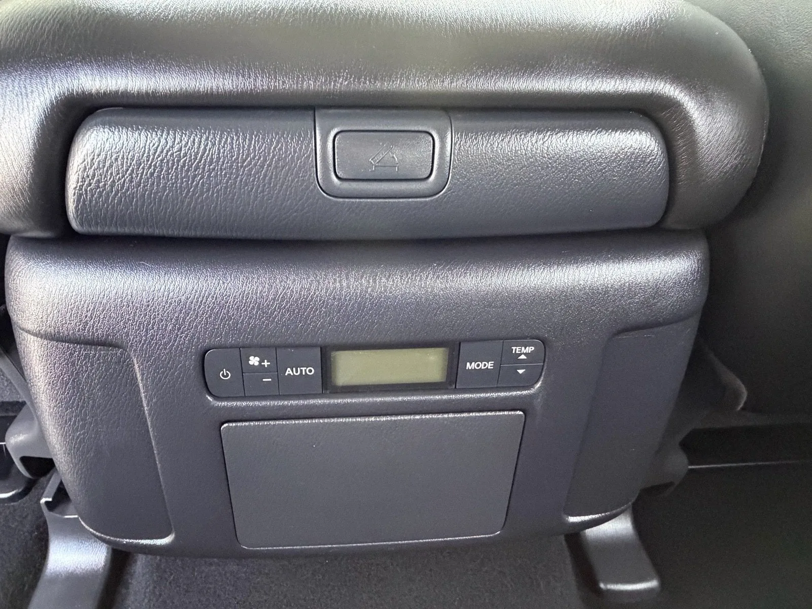 2023 Nissan Armada SV photo 14
