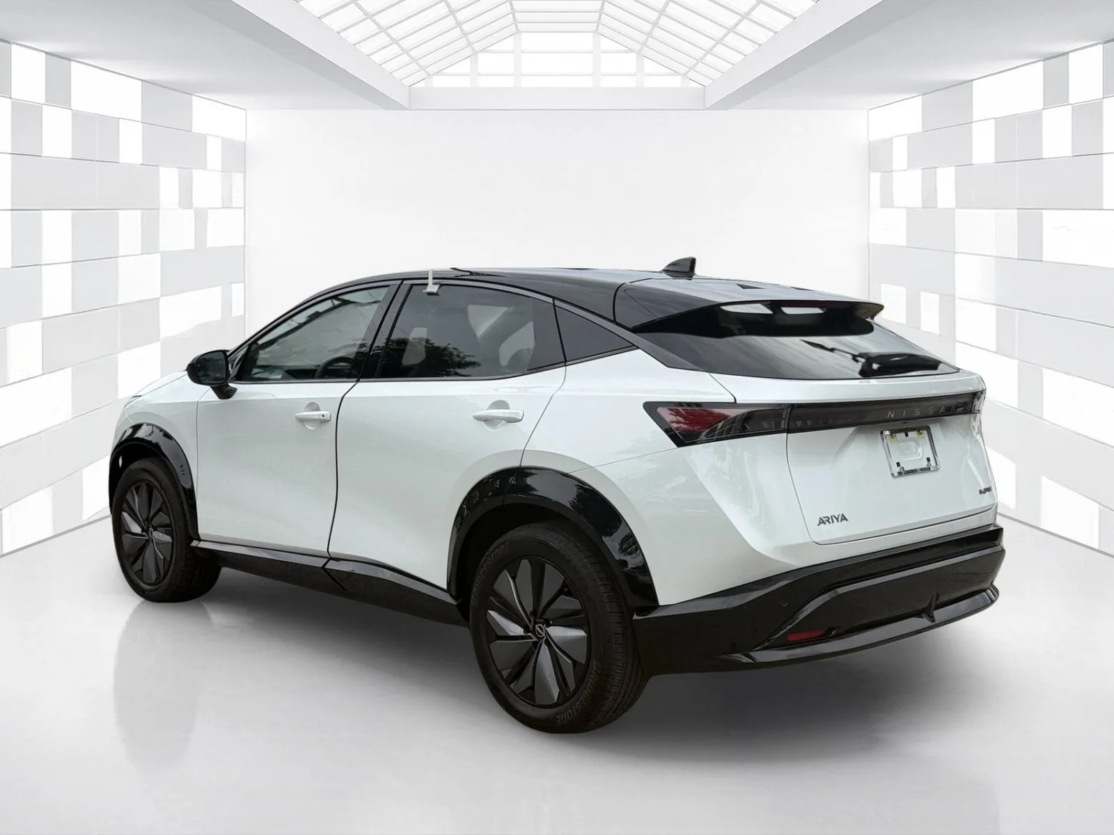 2025 Nissan ARIYA ENGAGE photo 5
