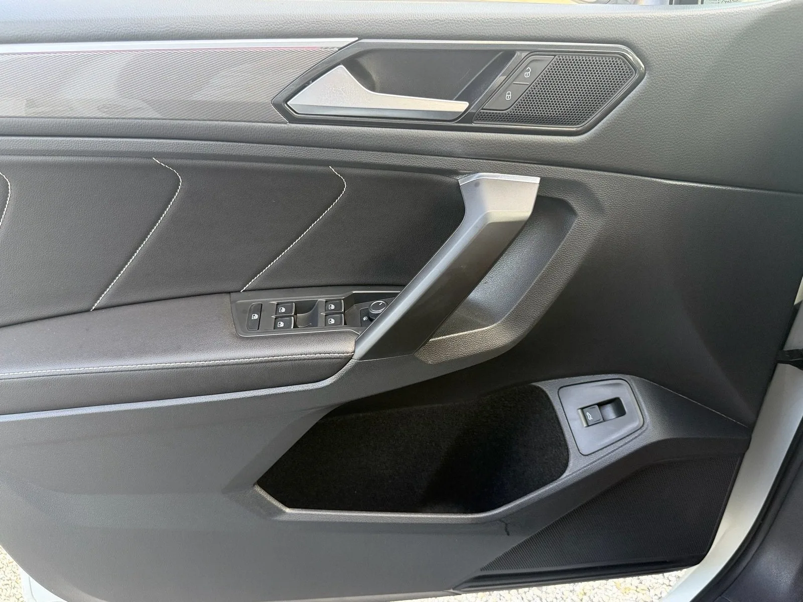 2022 Volkswagen Tiguan SE R-Line Black photo 36