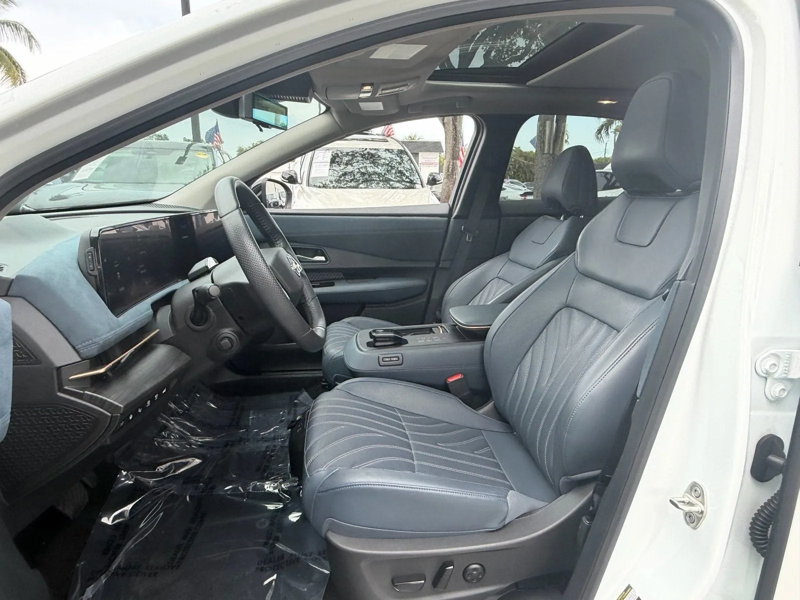 2024 Nissan ARIYA PLATINUM+ photo 9