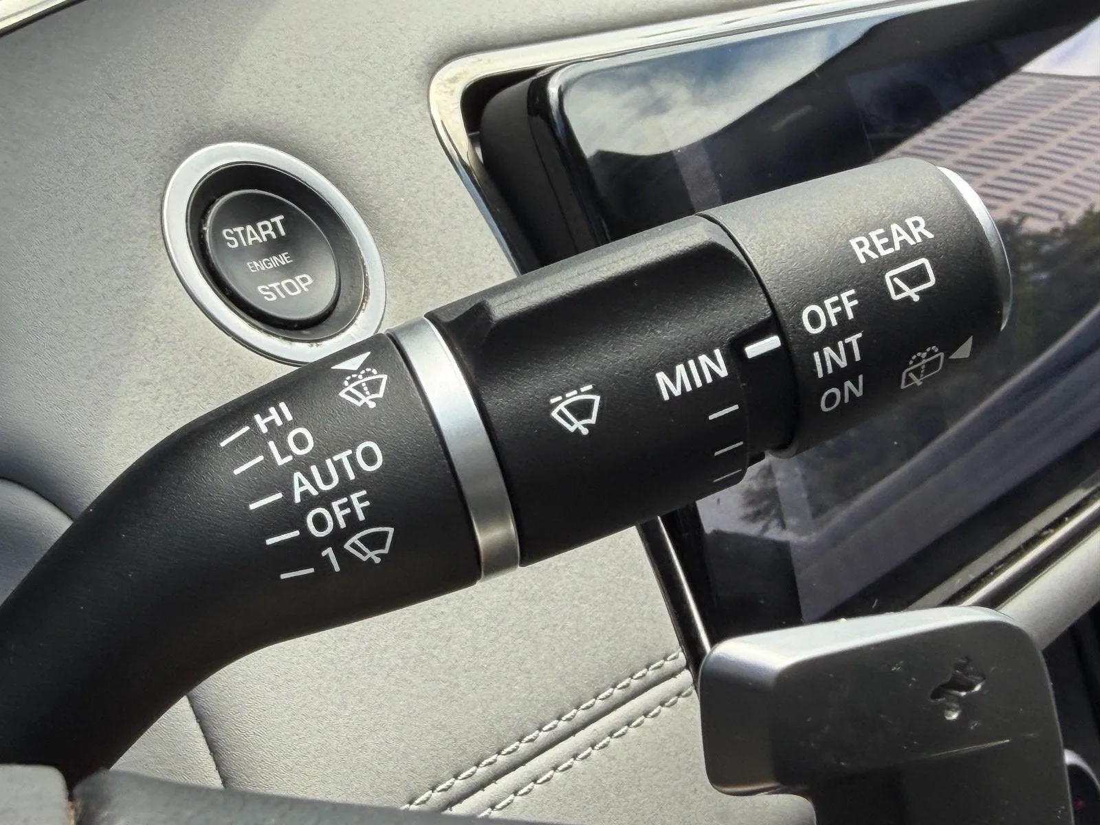 2023 Land Rover Range Rover Evoque R-Dynamic SE photo 31