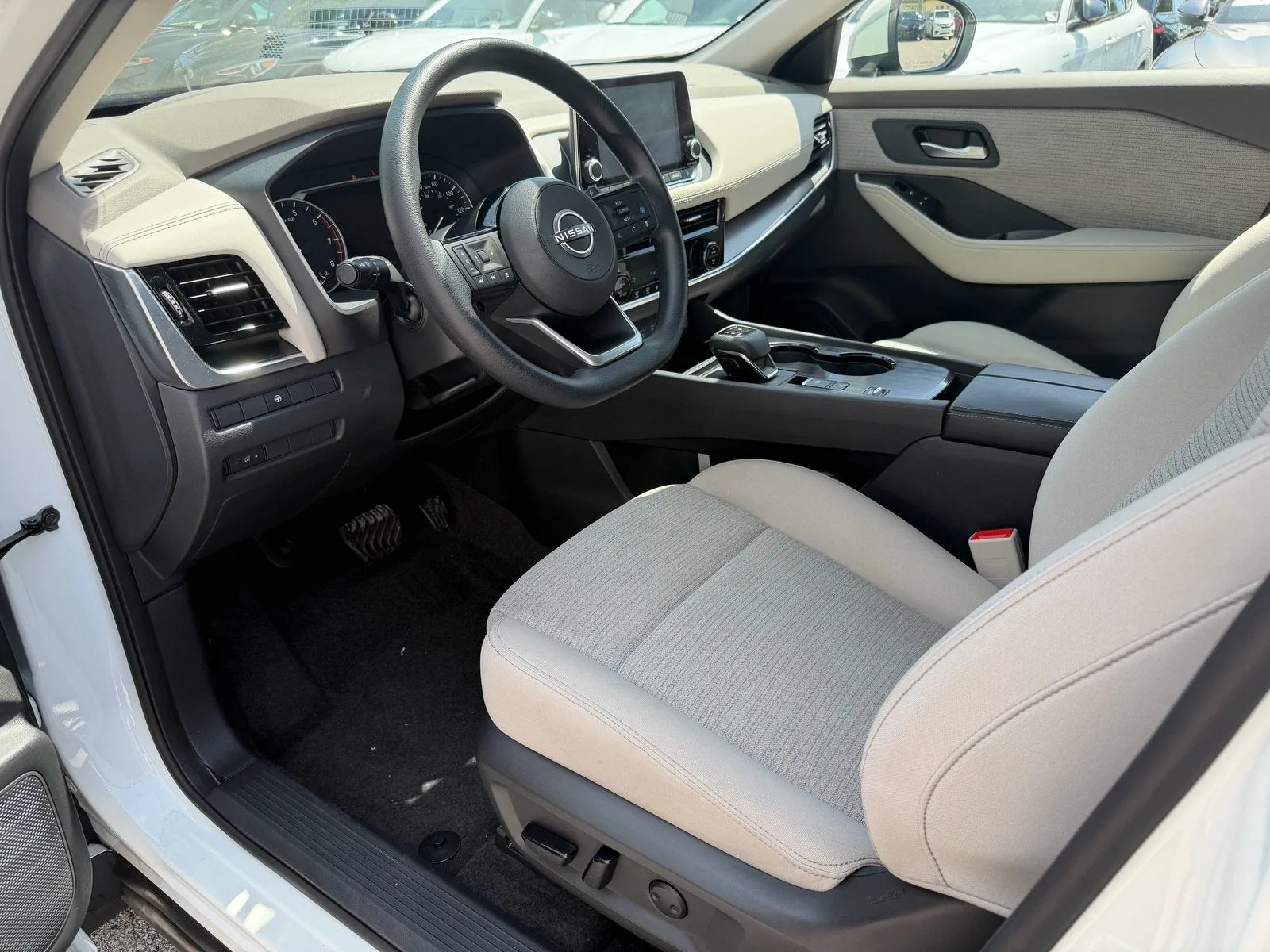 2023 Nissan Rogue SV photo 13