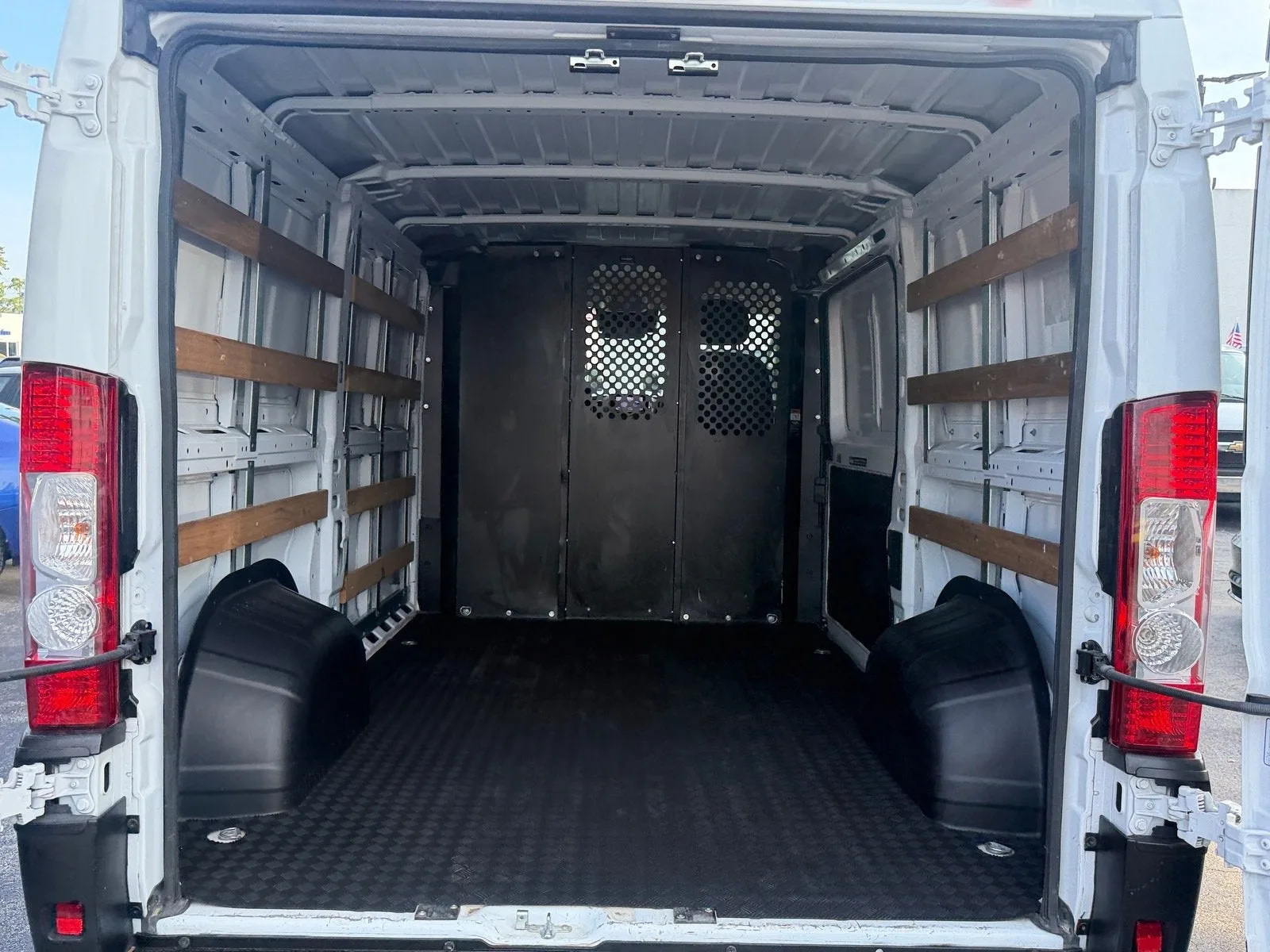 2025 RAM ProMaster Cargo Van Tradesman photo 16