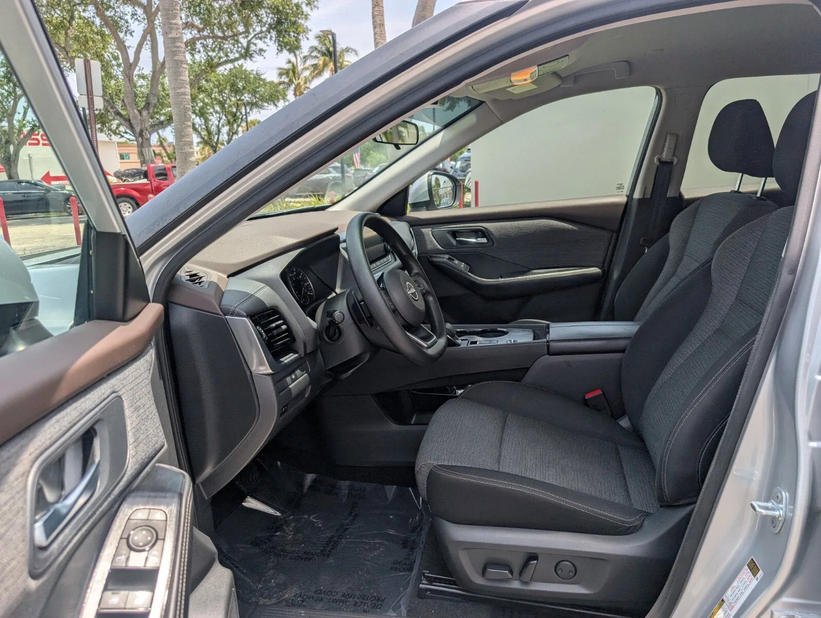 2022 Nissan Rogue SV photo 8