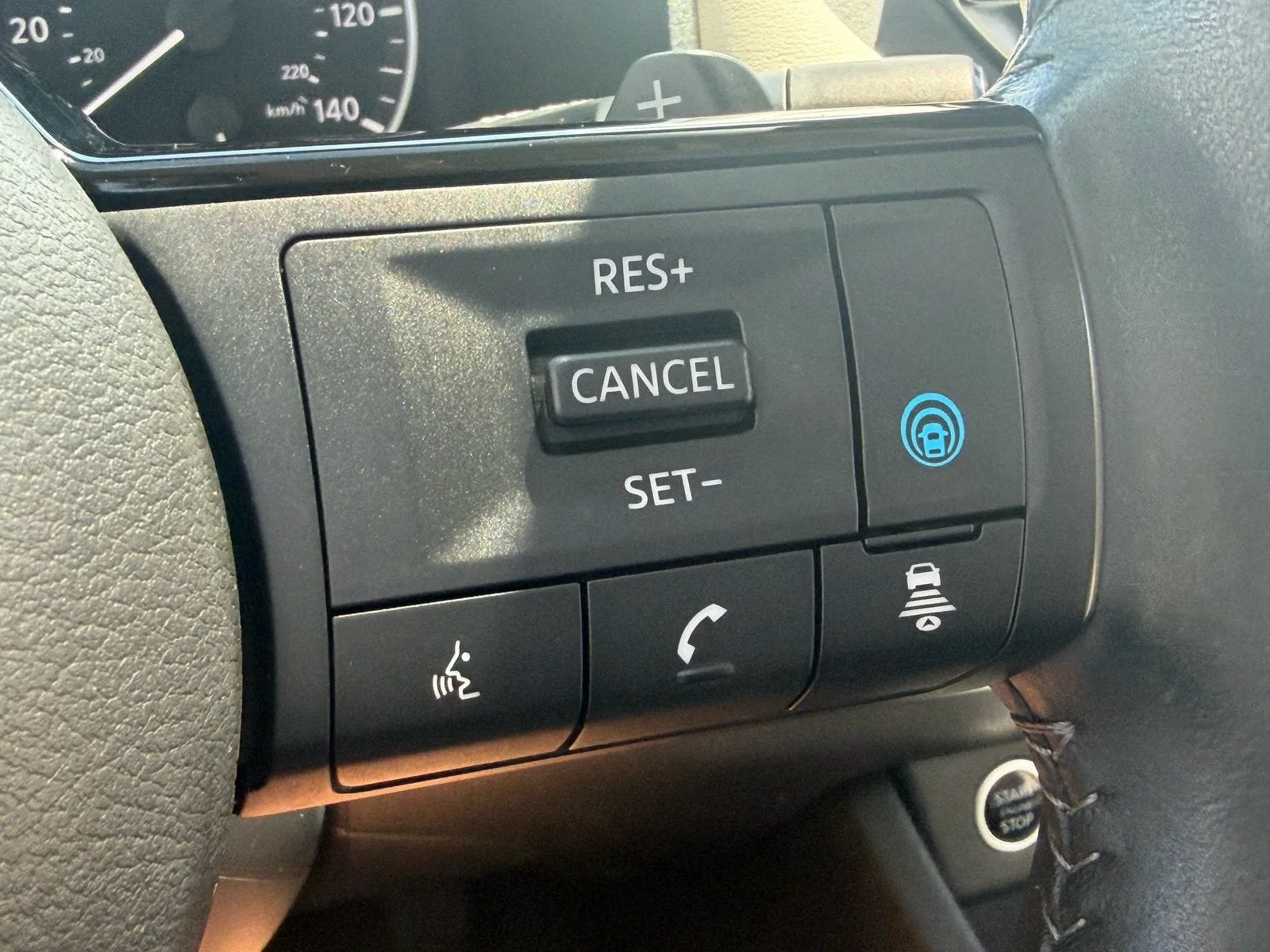 2023 Nissan Rogue SV photo 28