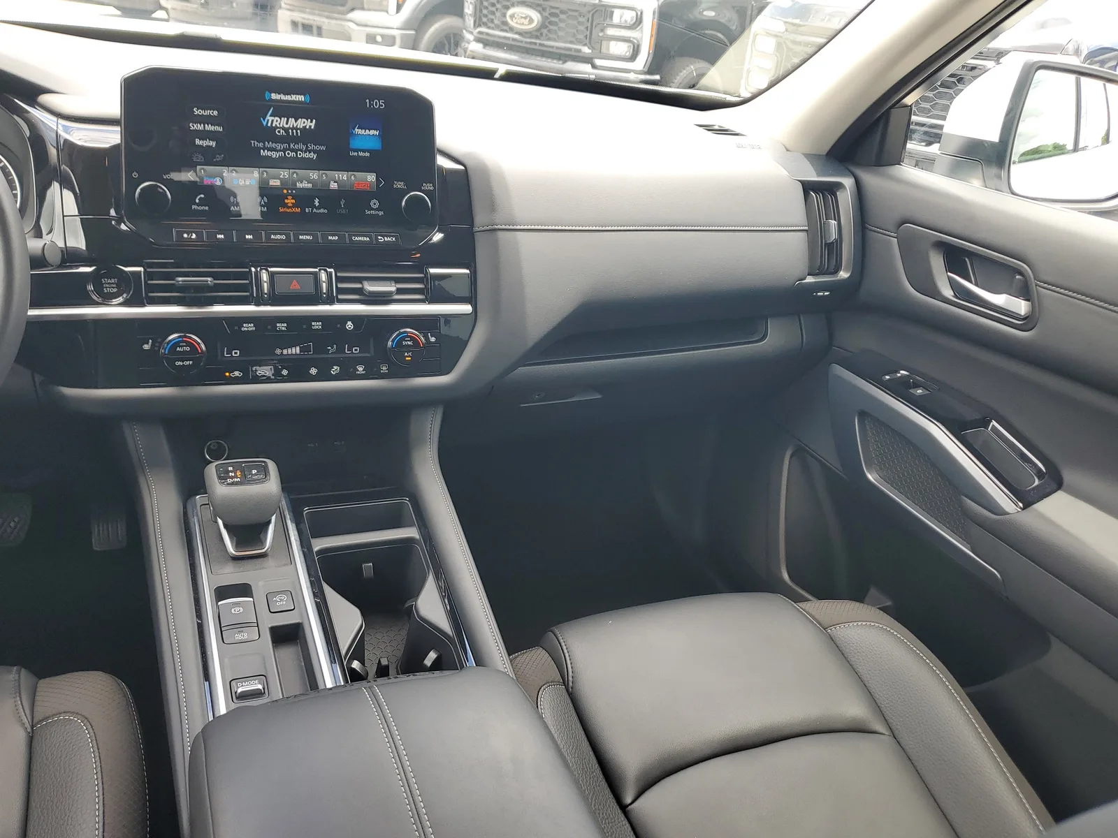 2025 Nissan Pathfinder SL photo 19