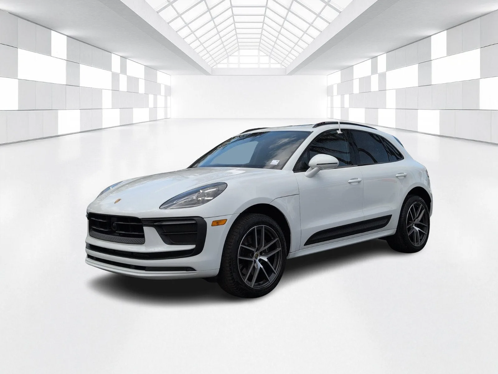 2023 Porsche Macan T photo 3