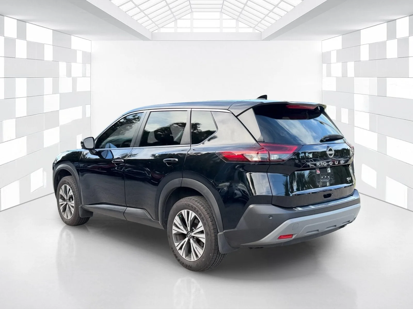 2023 Nissan Rogue SV photo 5