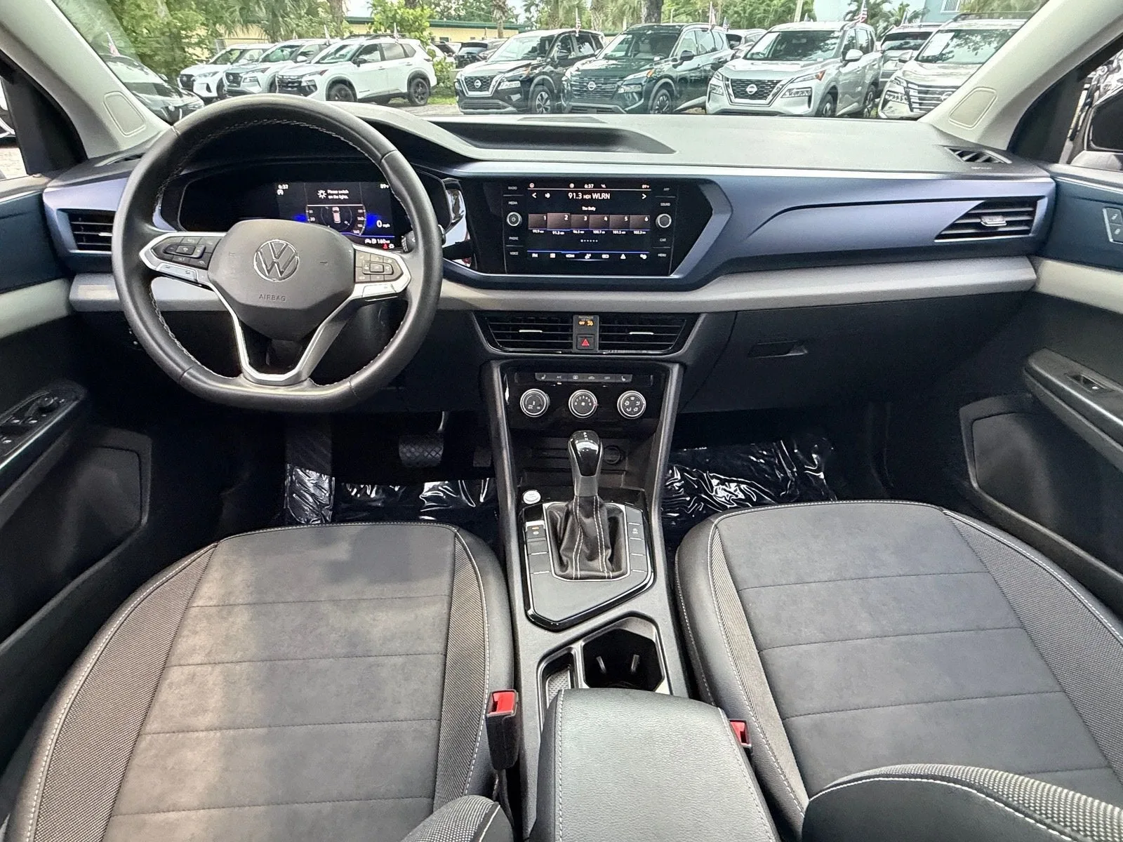 2023 Volkswagen Taos SE photo 14