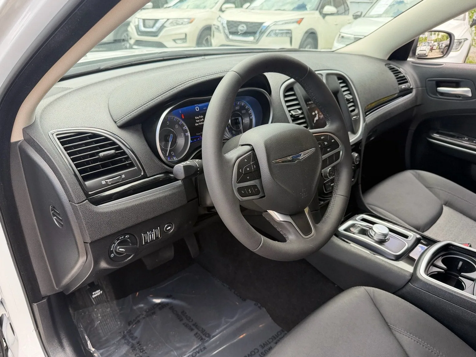 2023 Chrysler 300 Touring photo 10
