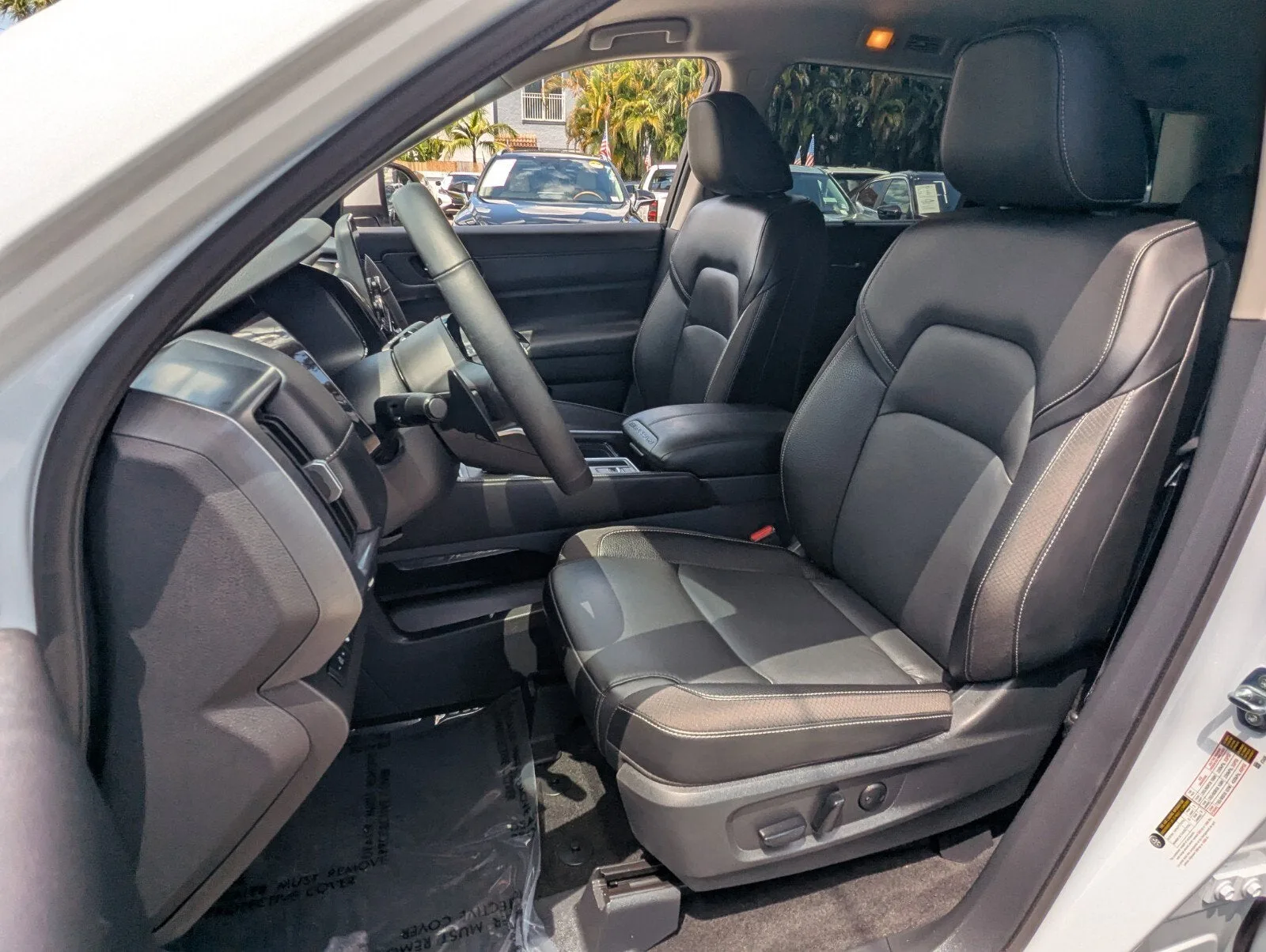 2025 Nissan Pathfinder SL photo 8