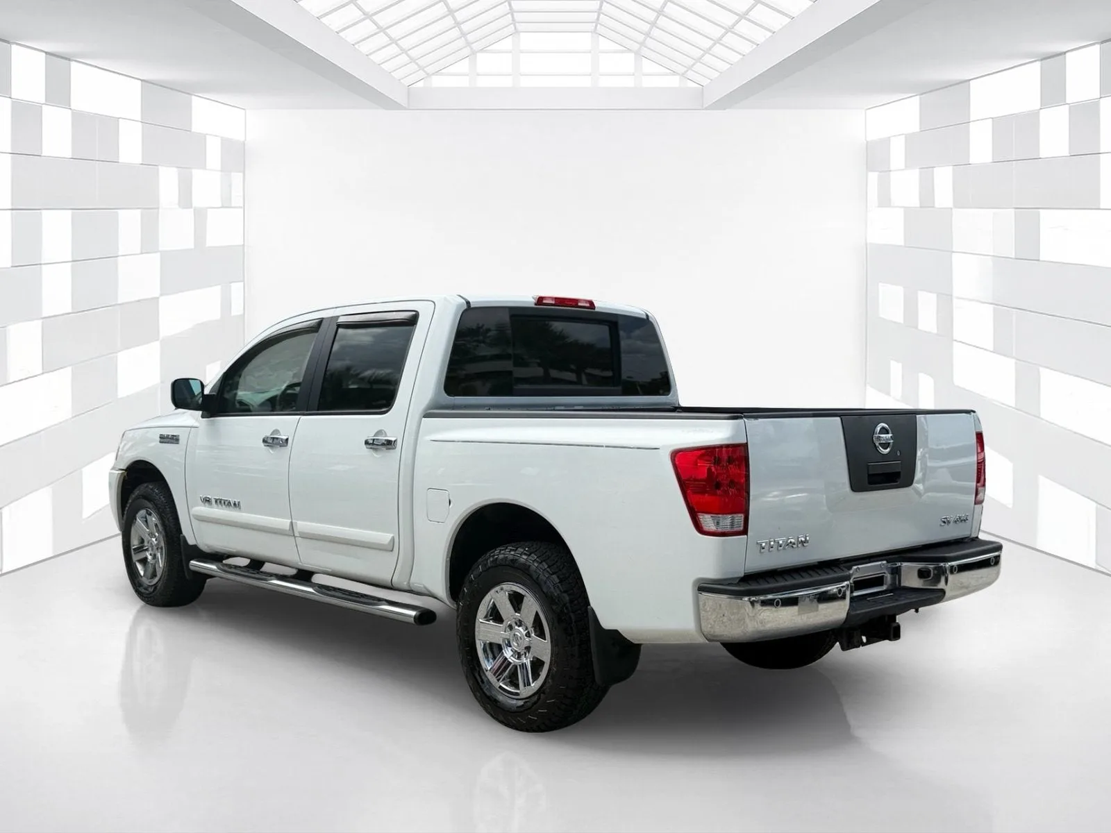 2011 Nissan Titan SV photo 5