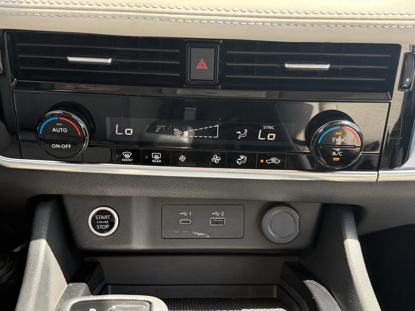 2023 Nissan Rogue SV photo 18