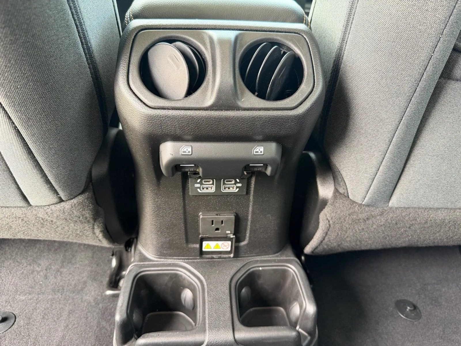2025 Jeep Wrangler Sahara photo 13