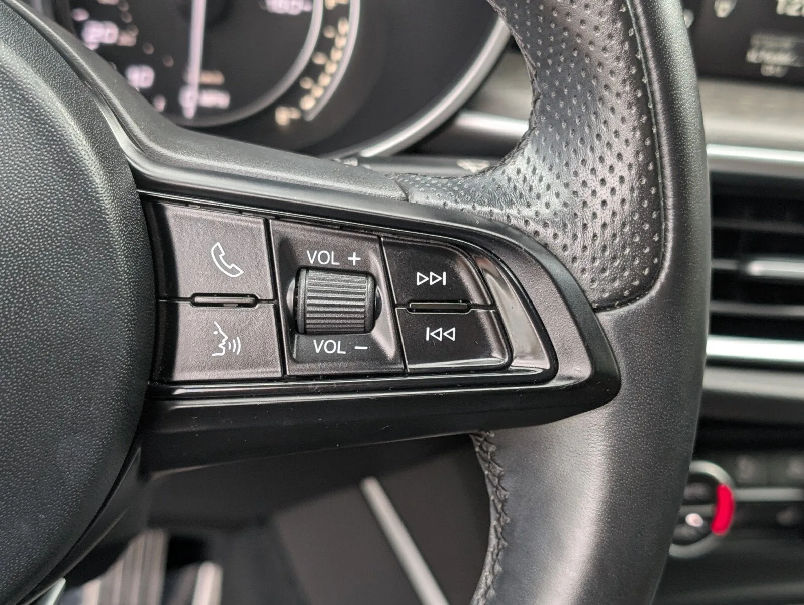 2023 Alfa Romeo Stelvio Ti photo 34