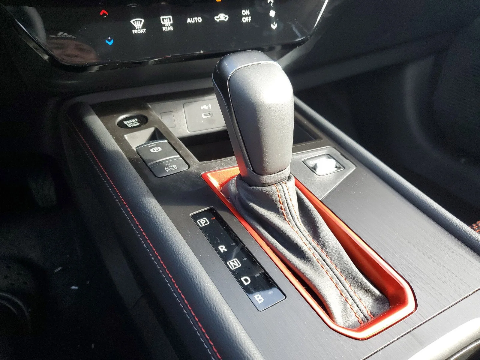 2025 Nissan Kicks SR photo 23