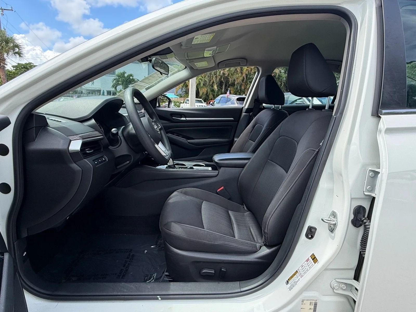 2023 Nissan Altima SV photo 9