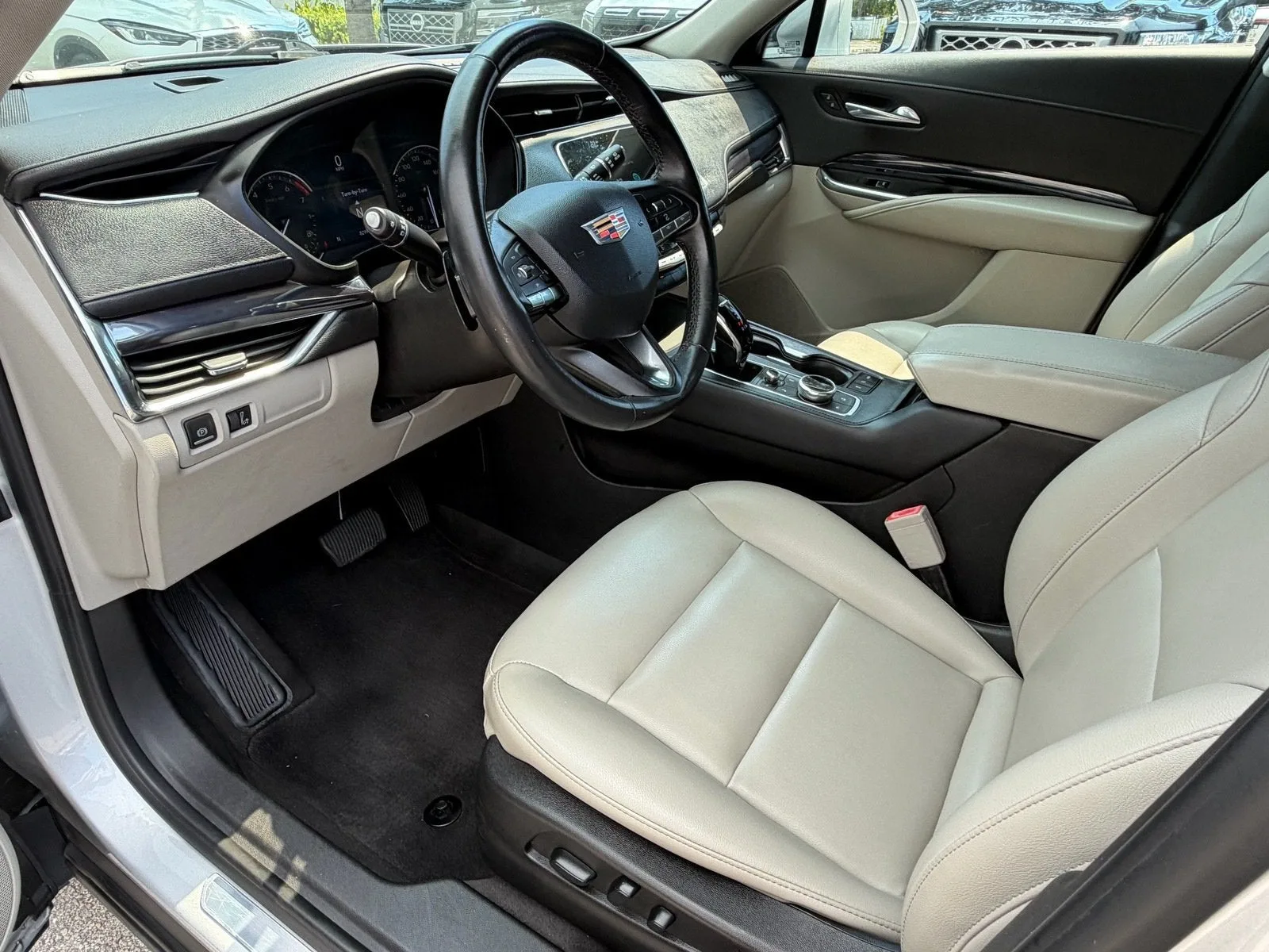 2020 Cadillac XT4 FWD Luxury photo 14