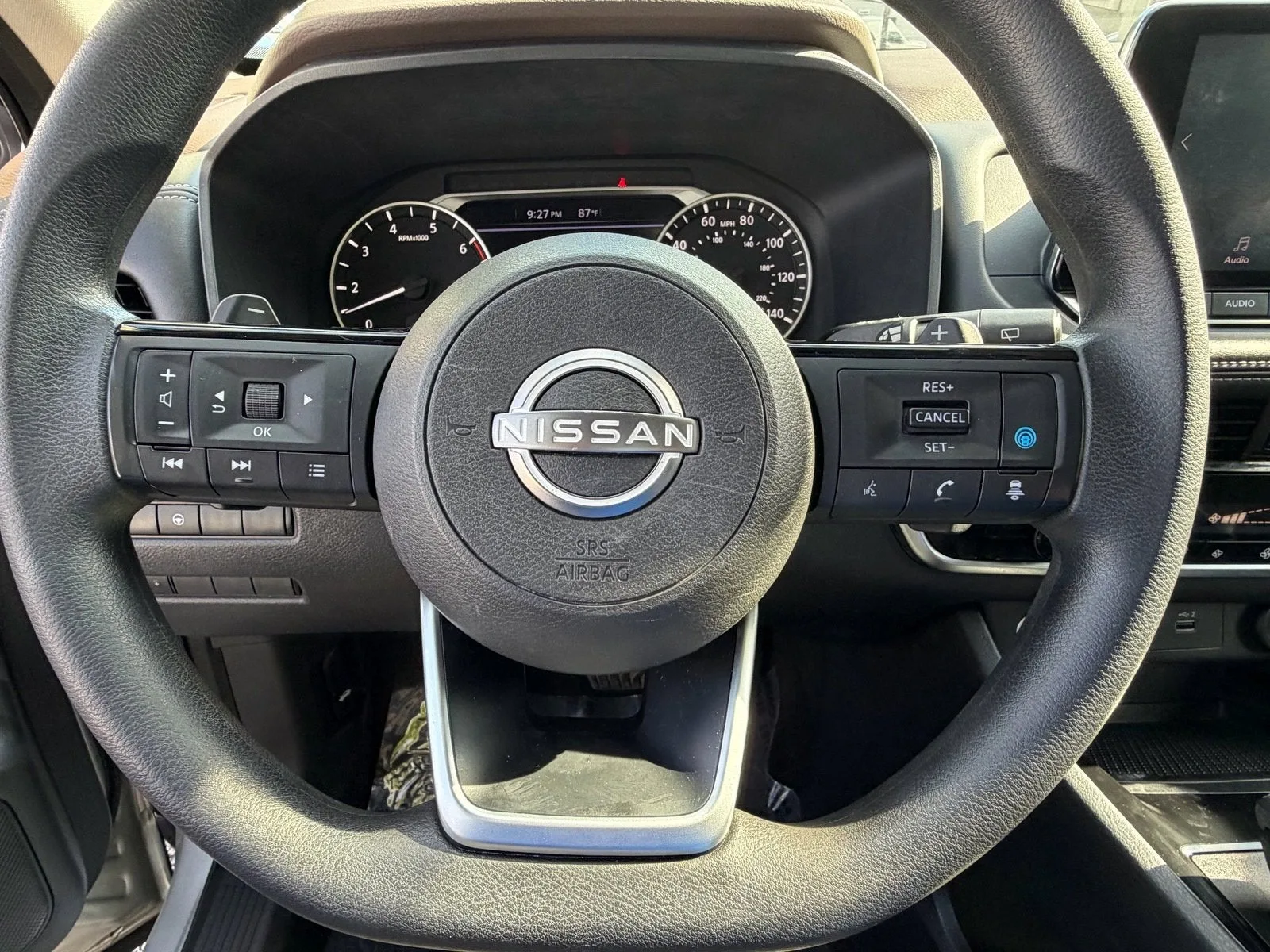 2022 Nissan Rogue SV photo 22