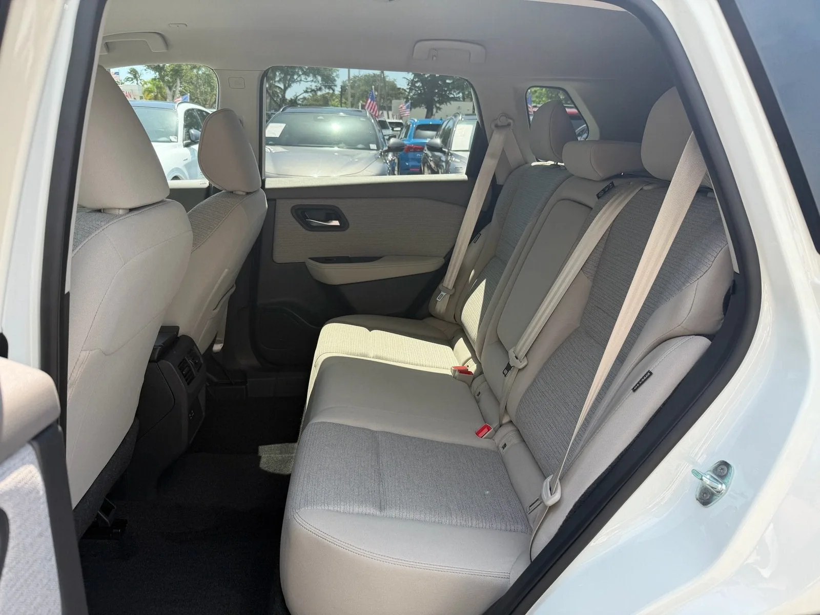 2023 Nissan Rogue SV photo 14