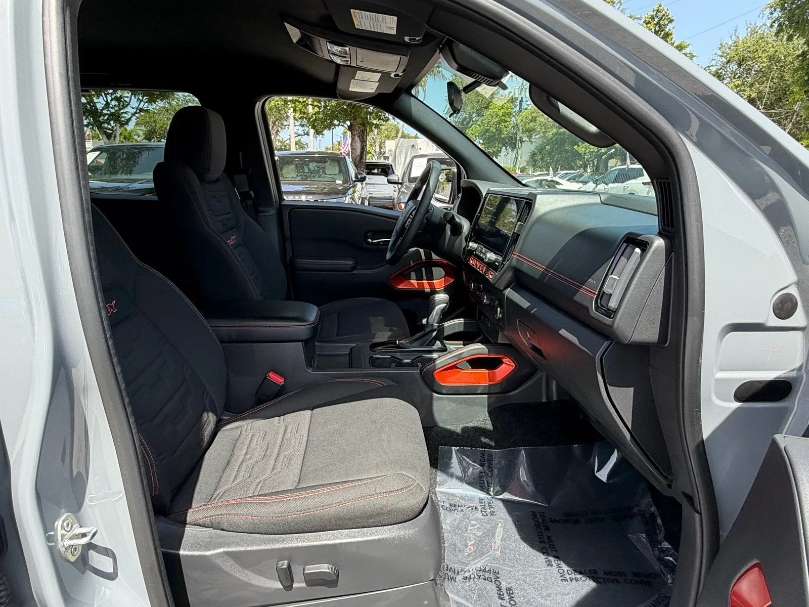 2025 Nissan Frontier Crew Cab PRO-4X® photo 14