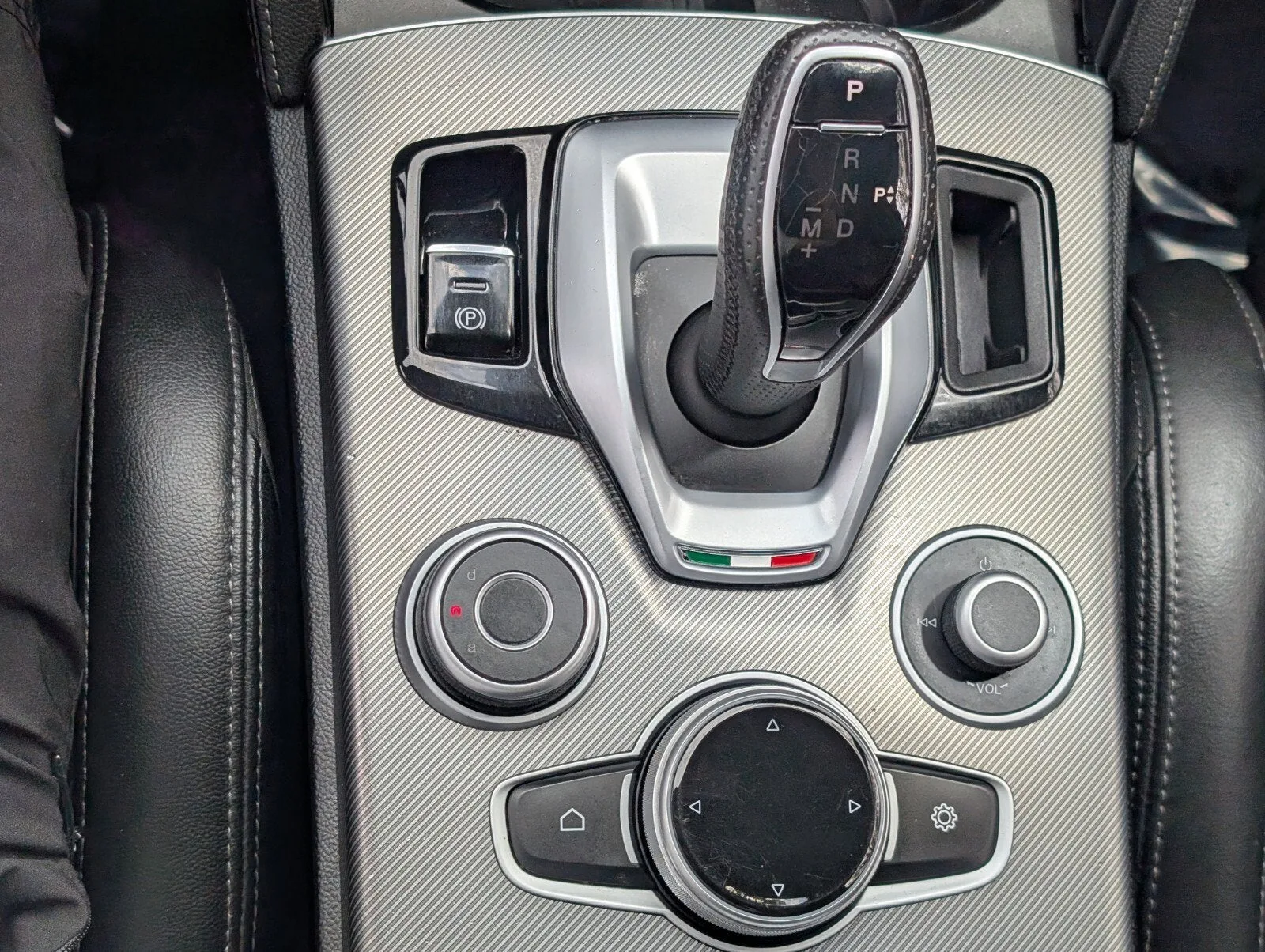 2022 Alfa Romeo Stelvio Veloce photo 26