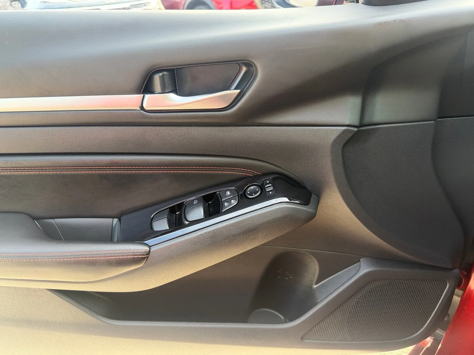 2023 Nissan Altima SR photo 32