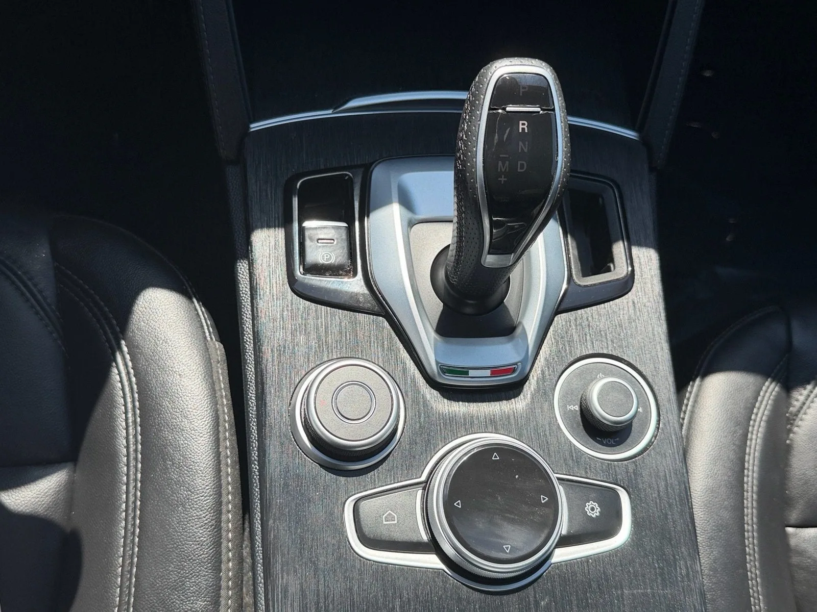 2023 Alfa Romeo Stelvio Sprint photo 29