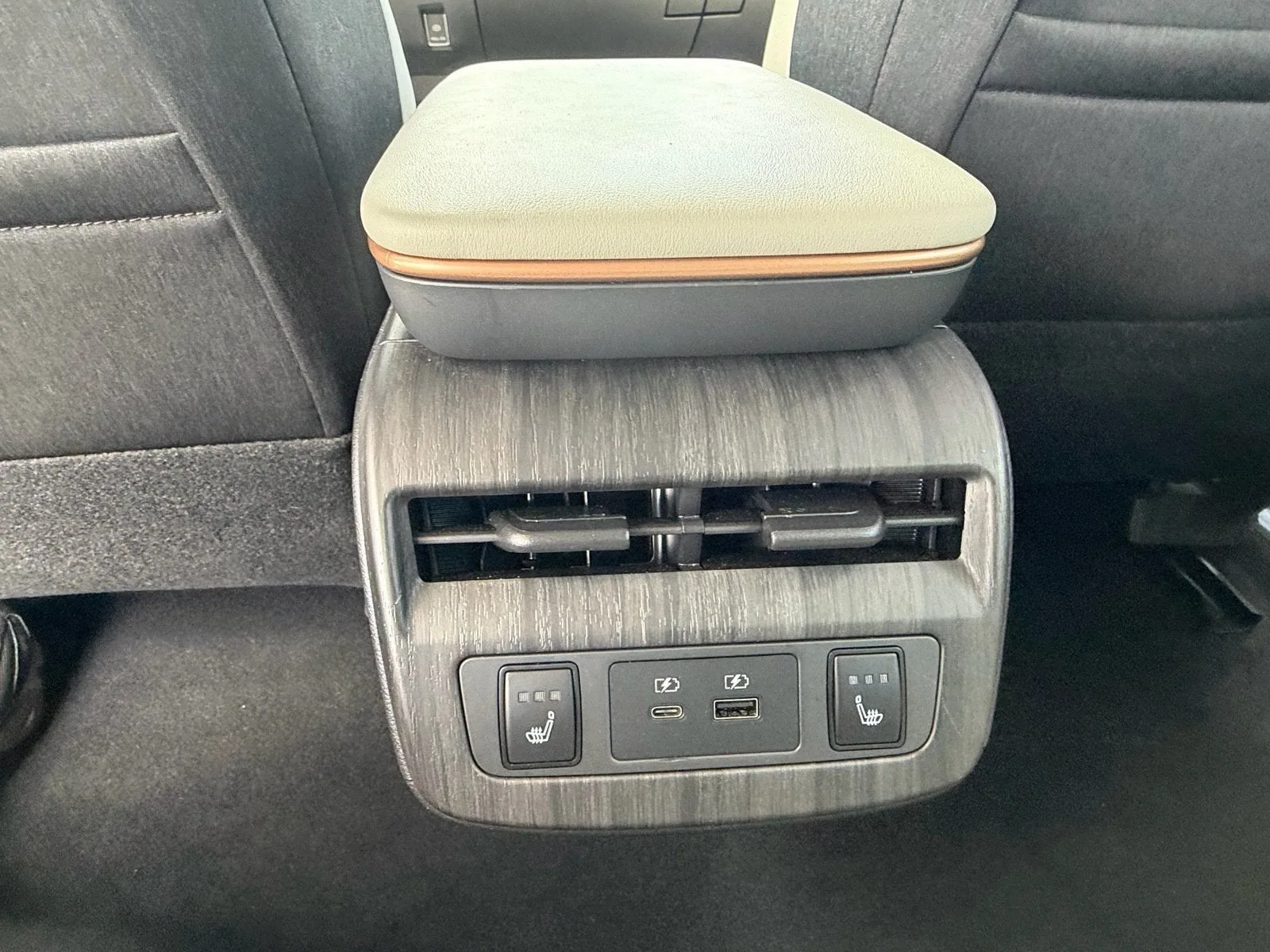 2023 Nissan ARIYA ENGAGE photo 12