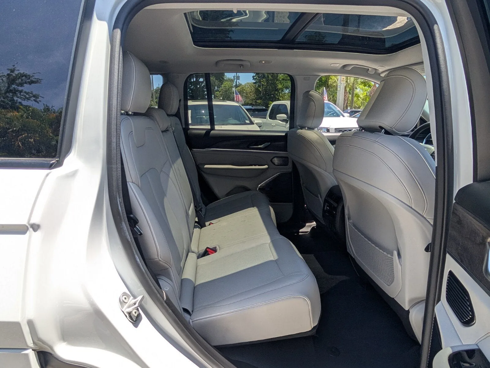 2022 Jeep Grand Cherokee 4xe Overland photo 17
