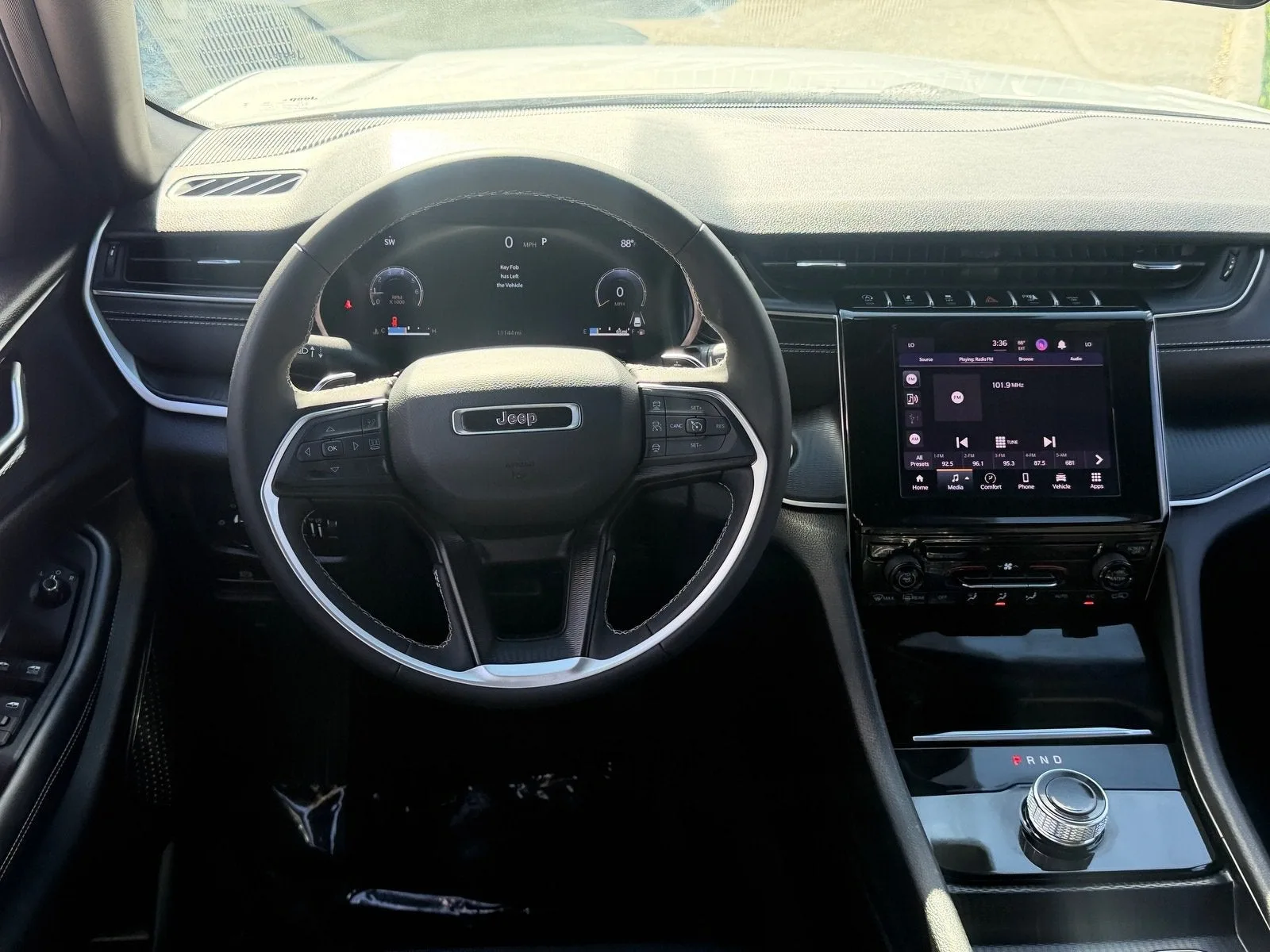 2025 Jeep Grand Cherokee Laredo photo 13