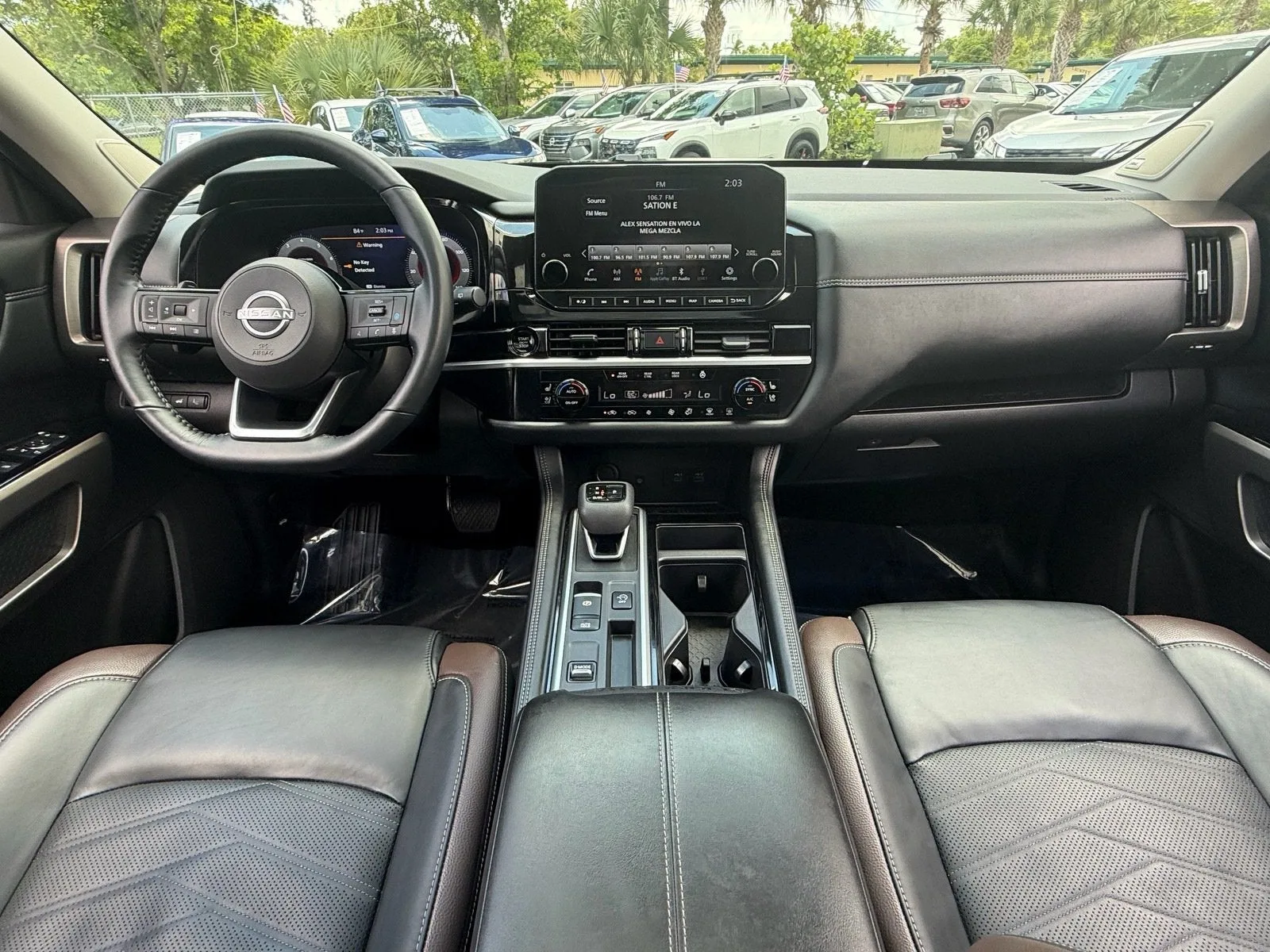 2025 Nissan Pathfinder Platinum photo 15
