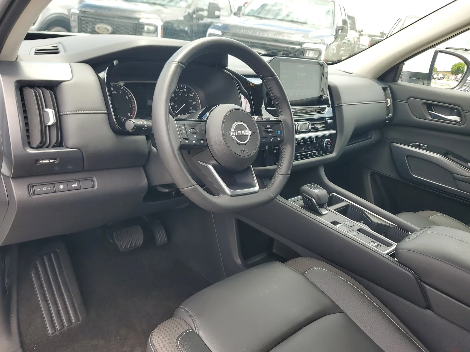 2025 Nissan Pathfinder SL photo 9