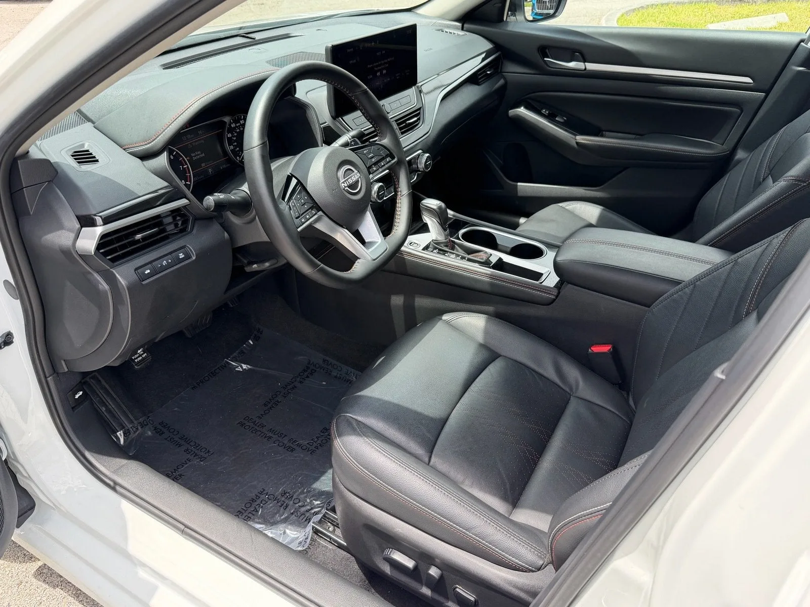2025 Nissan Altima SR photo 11