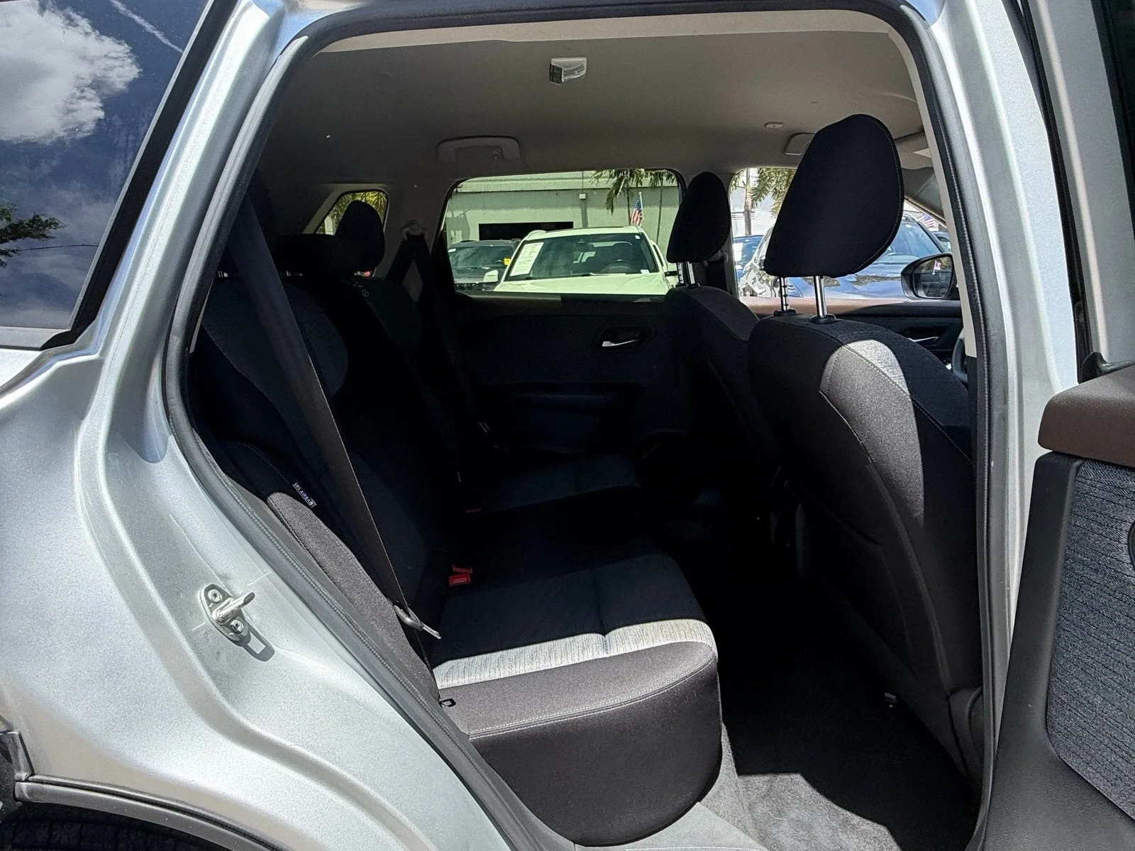 2023 Nissan Rogue SV photo 16