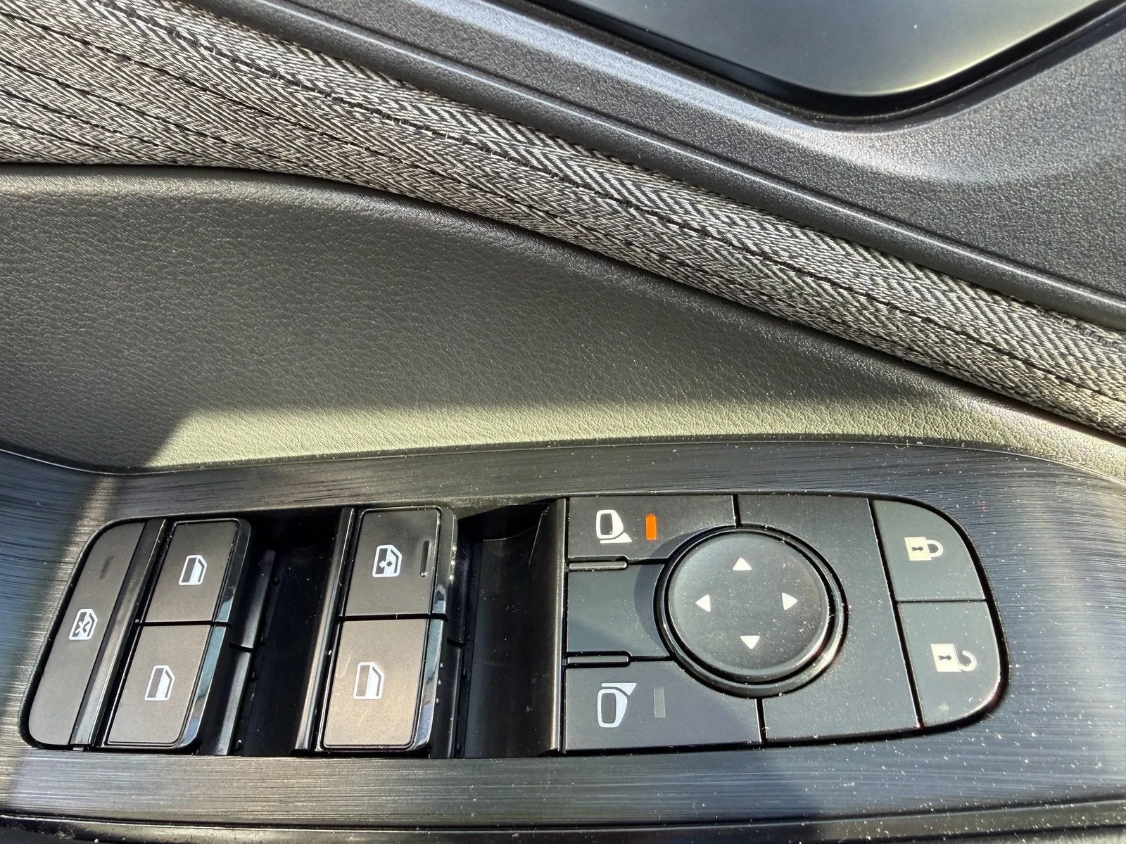 2022 Nissan Rogue SV photo 25