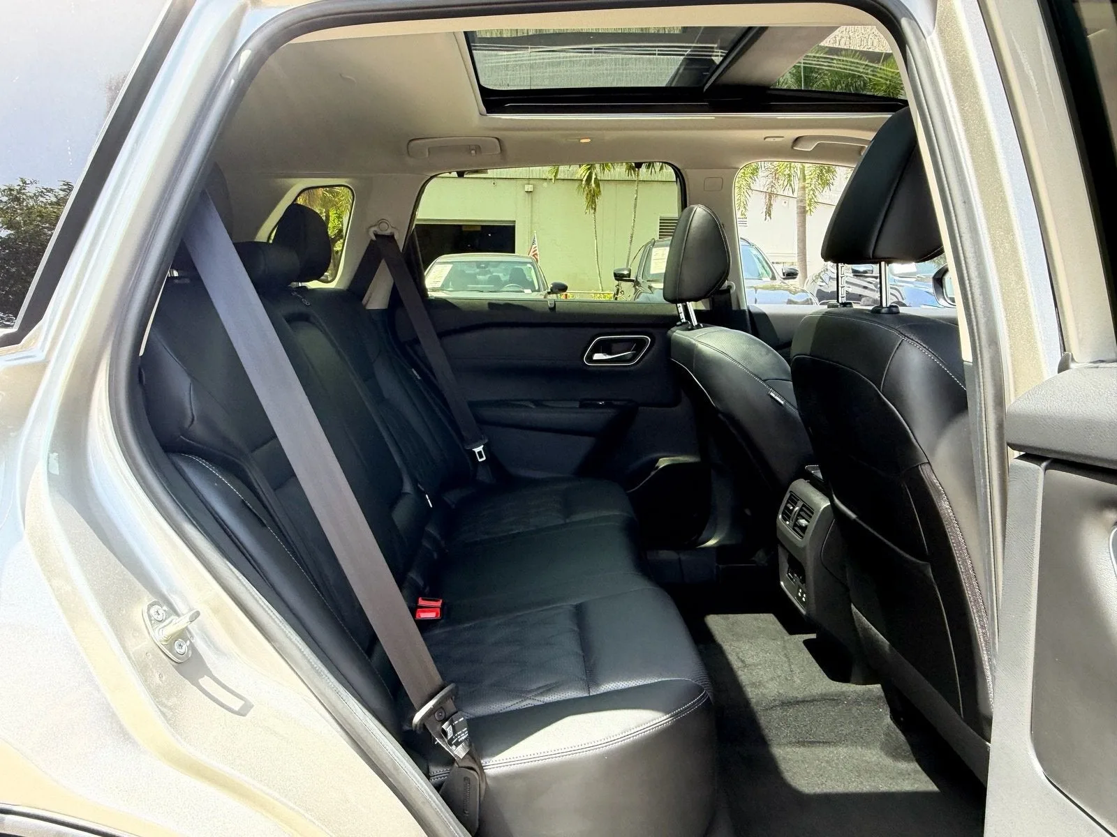 2026 Nissan Rogue Platinum photo 17