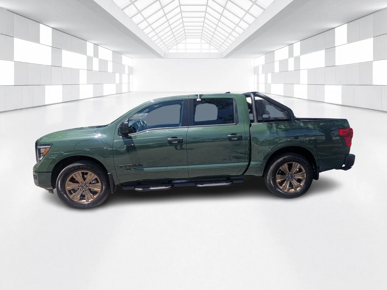 2024 Nissan Titan Crew Cab SV photo 4