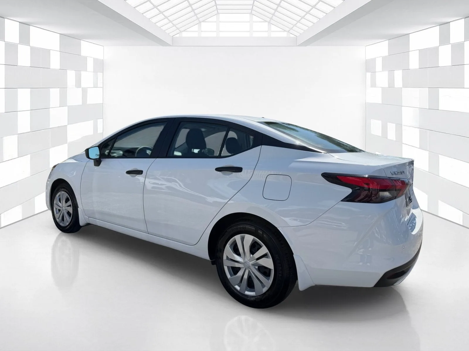 2025 Nissan Versa S photo 5