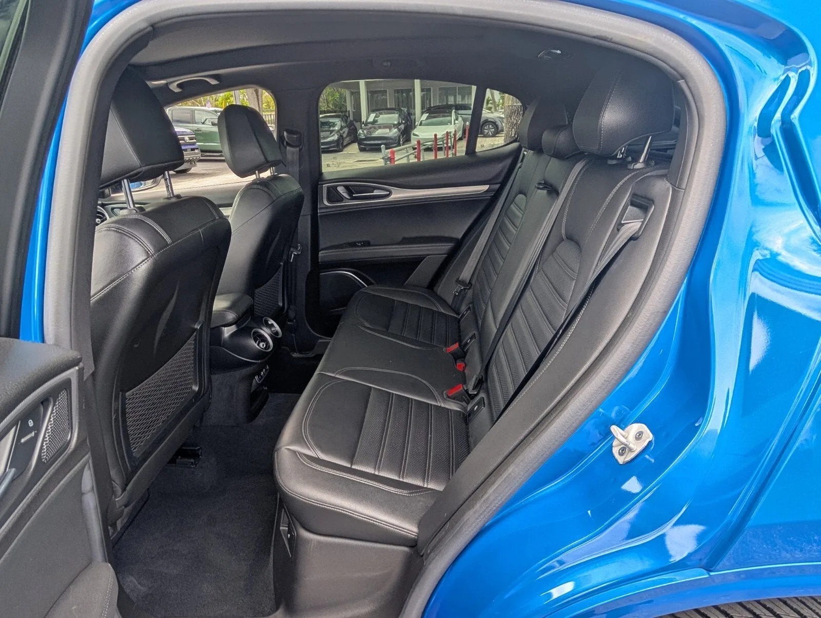 2022 Alfa Romeo Stelvio Veloce photo 11