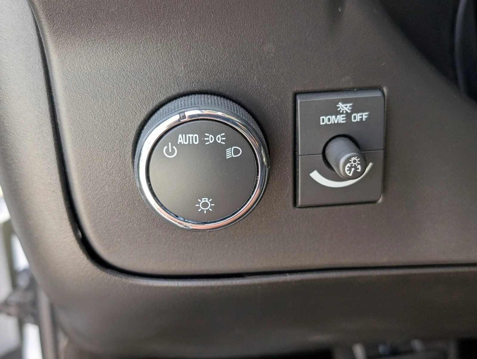2023 Chevrolet Express Passenger LS photo 27