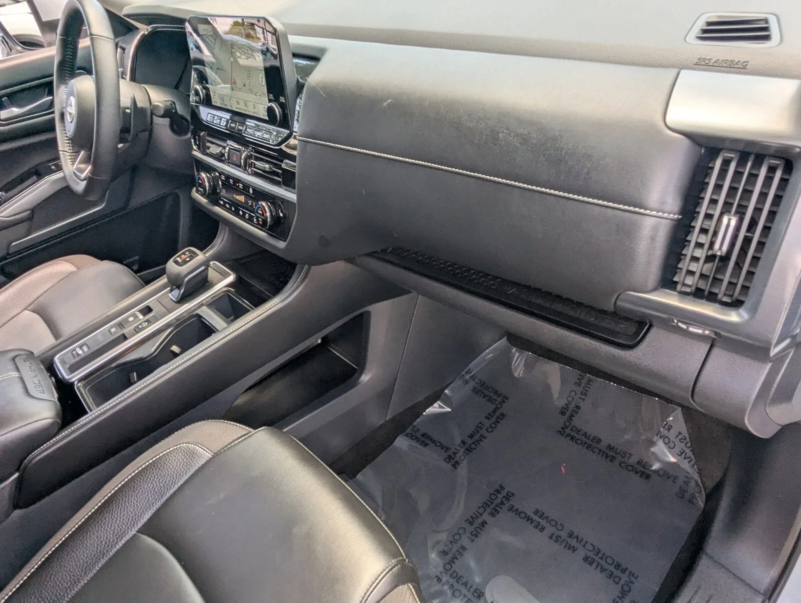 2025 Nissan Pathfinder SL photo 18