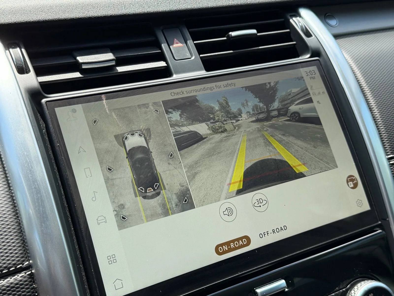 2024 Land Rover Discovery Dynamic SE photo 23