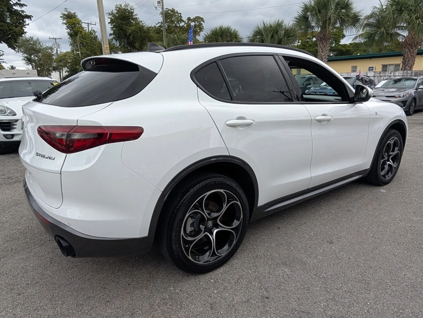 2023 Alfa Romeo Stelvio Ti photo 18