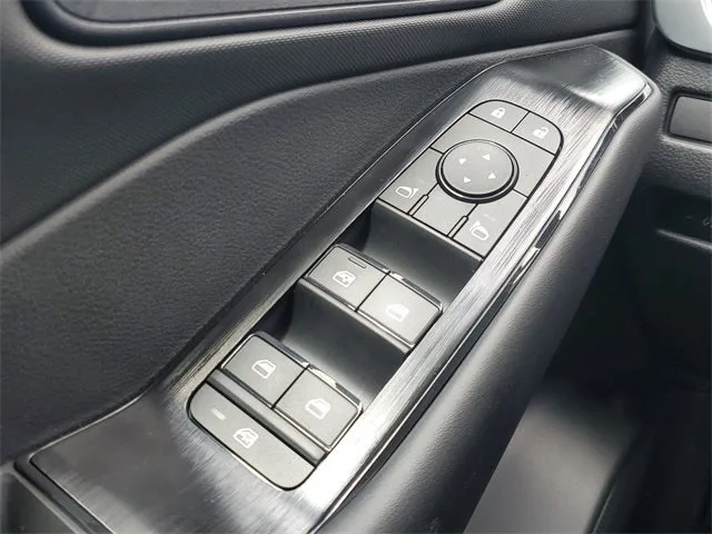 2025 Nissan Rogue S photo 11