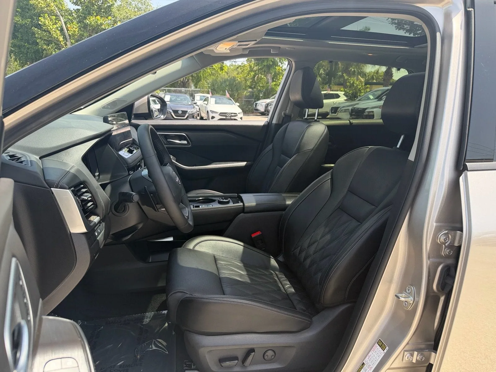 2026 Nissan Rogue Platinum photo 9