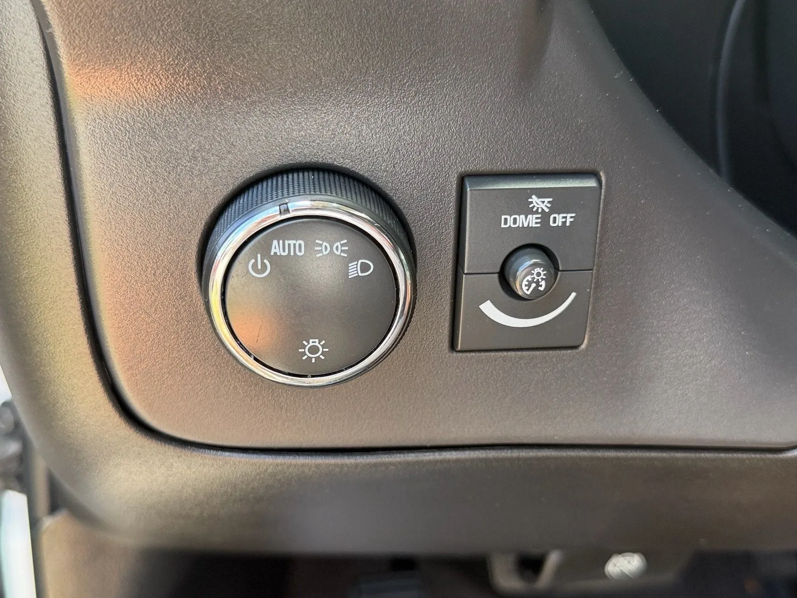 2024 Chevrolet Express Passenger LT photo 25
