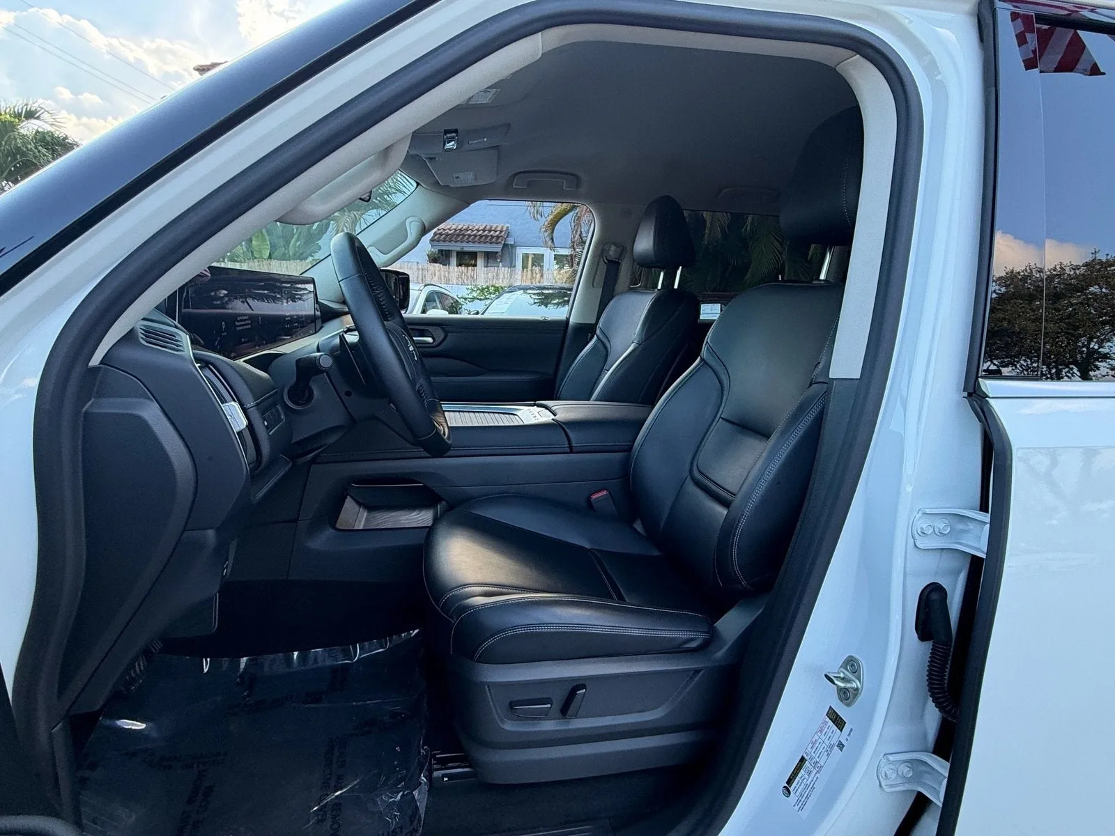 2026 Nissan Armada SV photo 9